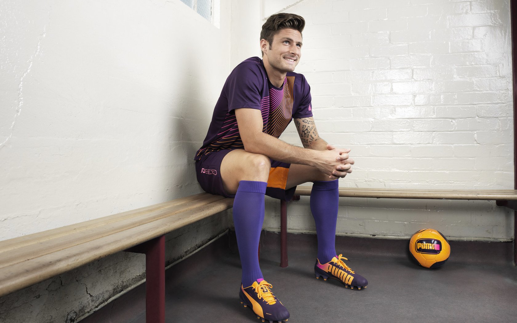 体育竞技场面激烈紧张，观众眼前一亮，竞技体育下一句