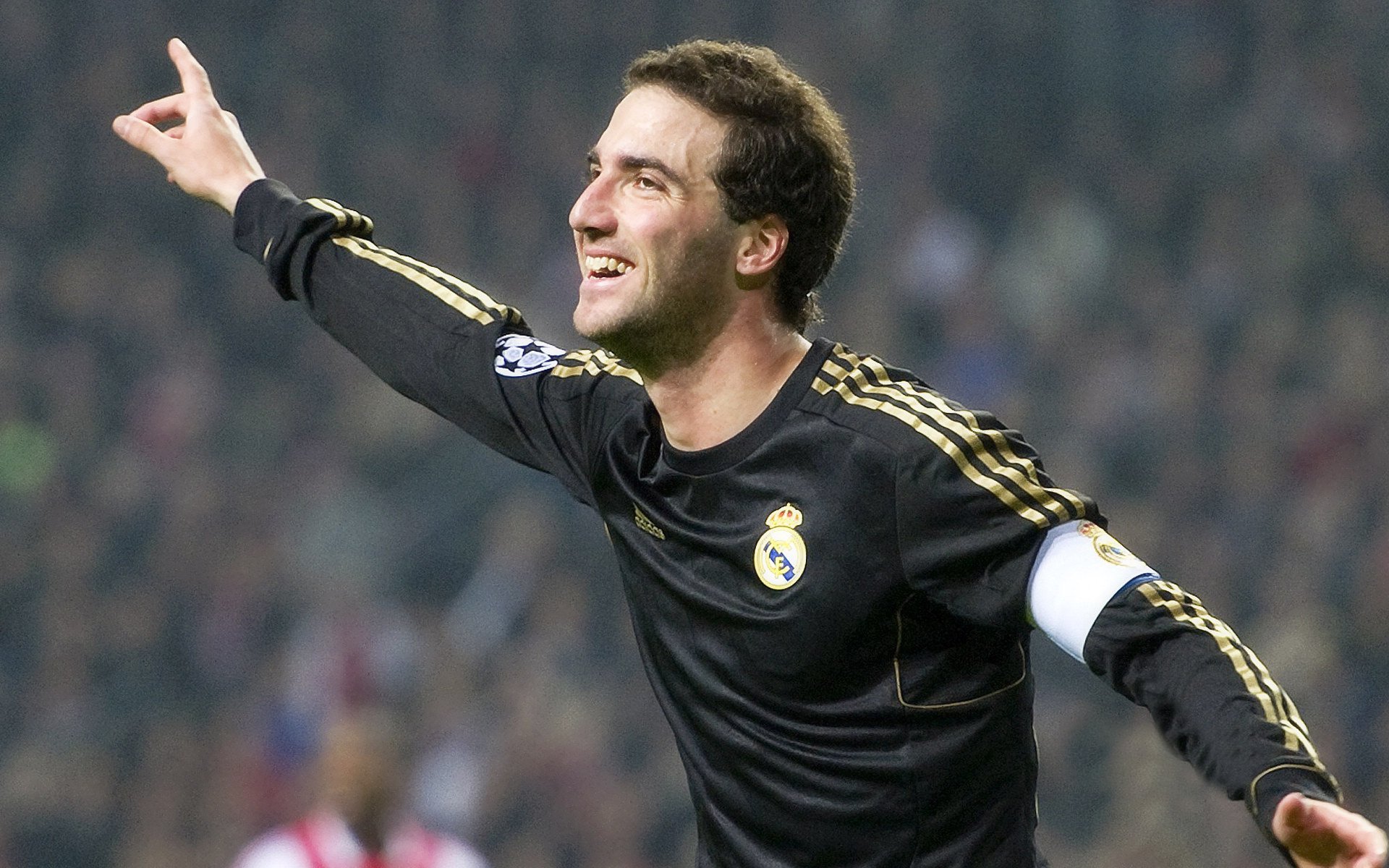 开云体育软件-拜仁慕尼黑客场大胜，全队发挥出色取得胜利，拜仁慕尼黑比赛记录